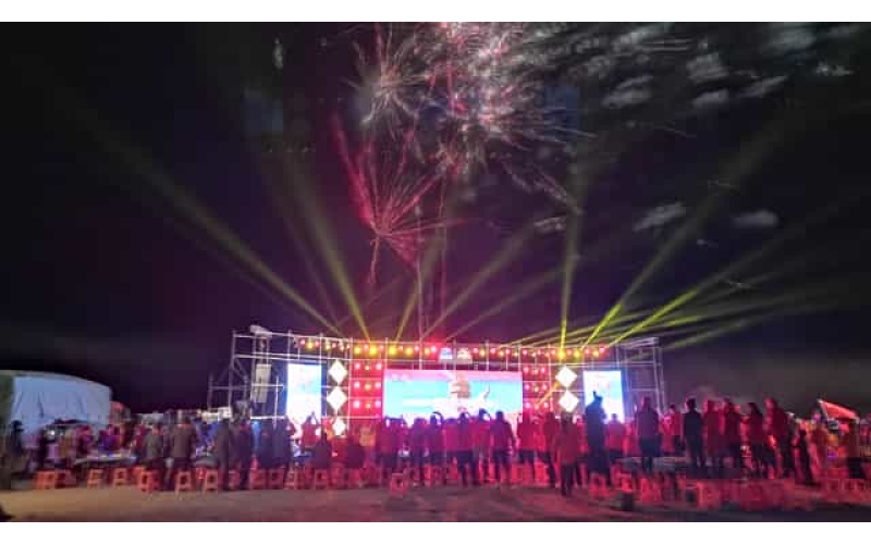 第六屆旭輝集團(tuán)行者無(wú)疆杯戈壁徒步挑戰(zhàn)賽音樂(lè)節(jié)